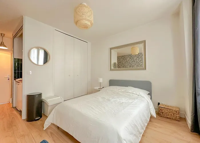 Trendy Heart Of Bastille Lively Street * Párizs