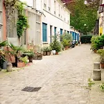 Trendy Heart Of Bastille Lively Street Párizs